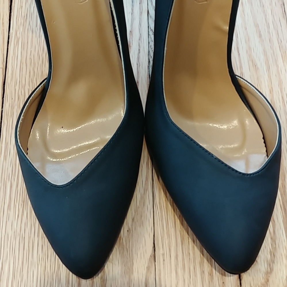 10W Black heels